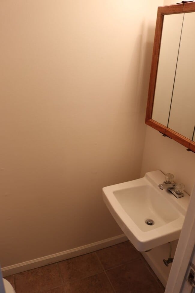 Building Photo - 3727 Willow Creek Rd