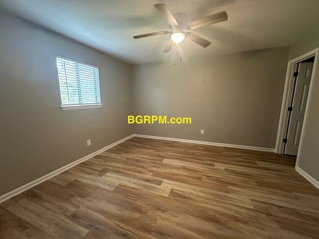 Building Photo - 3 BD, 2 BA, home in Sherwood