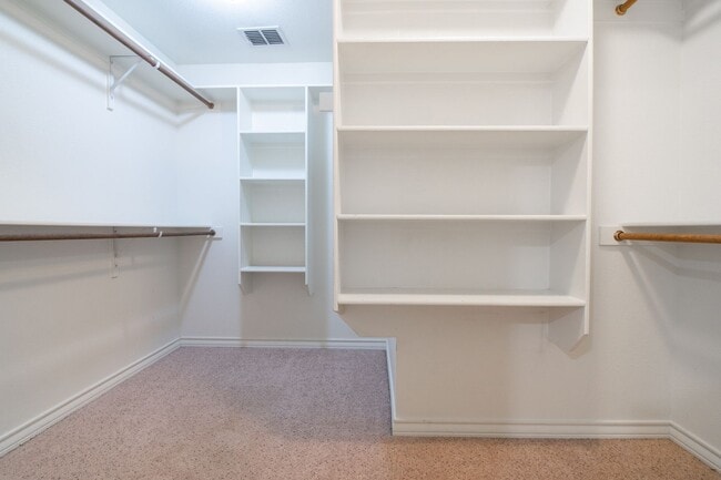 Building Photo - 5710 Llano Ct