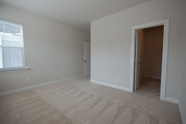 Building Photo - 7805 Sofiana Ave