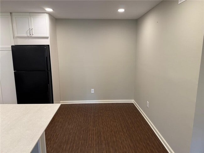 Building Photo - 3095 Colonial Way