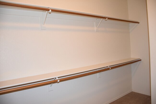 Building Photo - Great House  Close to Everything