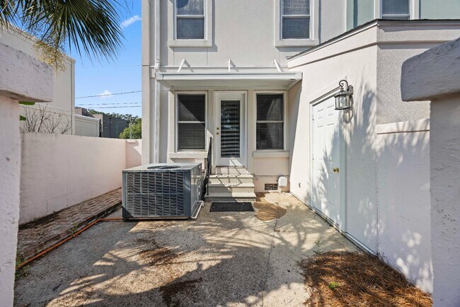 Building Photo - 850 Colony Dr
