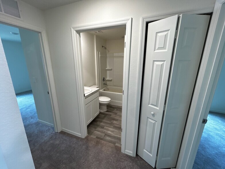 Building Photo - 93 Rymshaw Dr