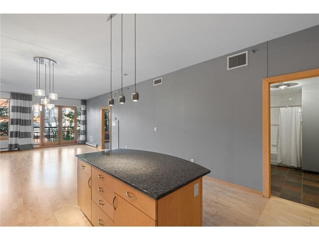 Building Photo - 401 N 2nd St