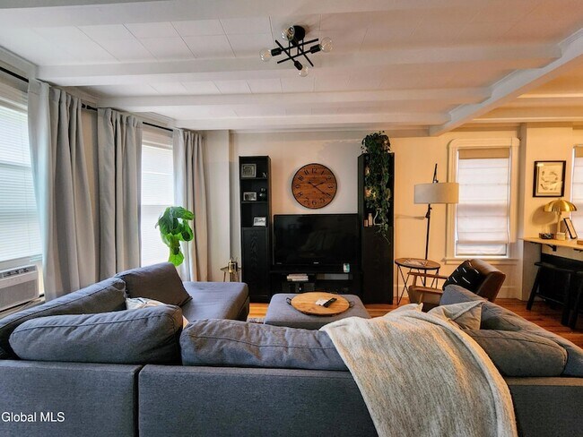 Building Photo - 11 Ingersoll Ave