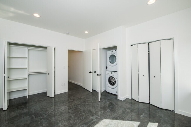 Building Photo - Atkinson Commons- Unit 1