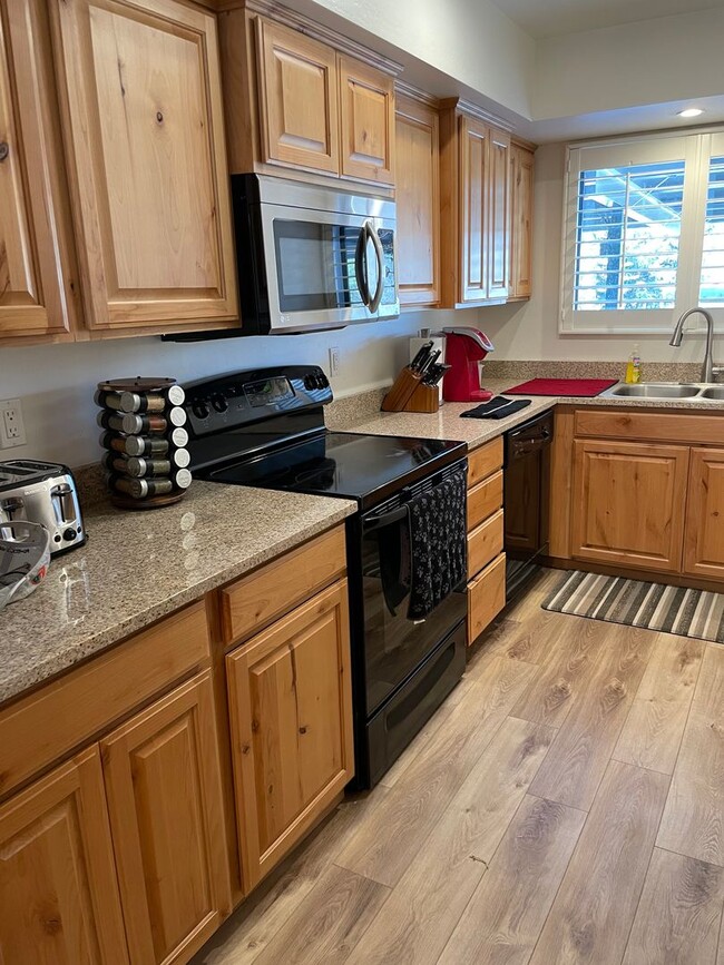 Building Photo - Furnished 2-Bedroom Condo in University Heights | Ground Floor + Peaks Views