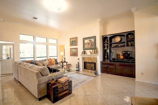 Building Photo - 719 Oak Hollow Dr