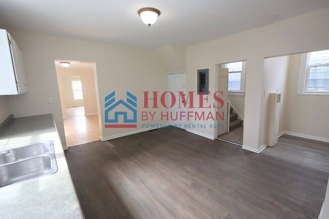 Building Photo - Three Bedroom House | Two Bathrooms | Detached Garage