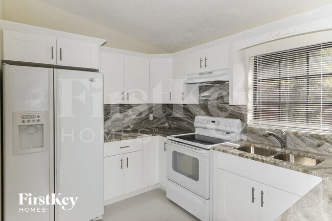 Building Photo - 2664 W 70th Pl