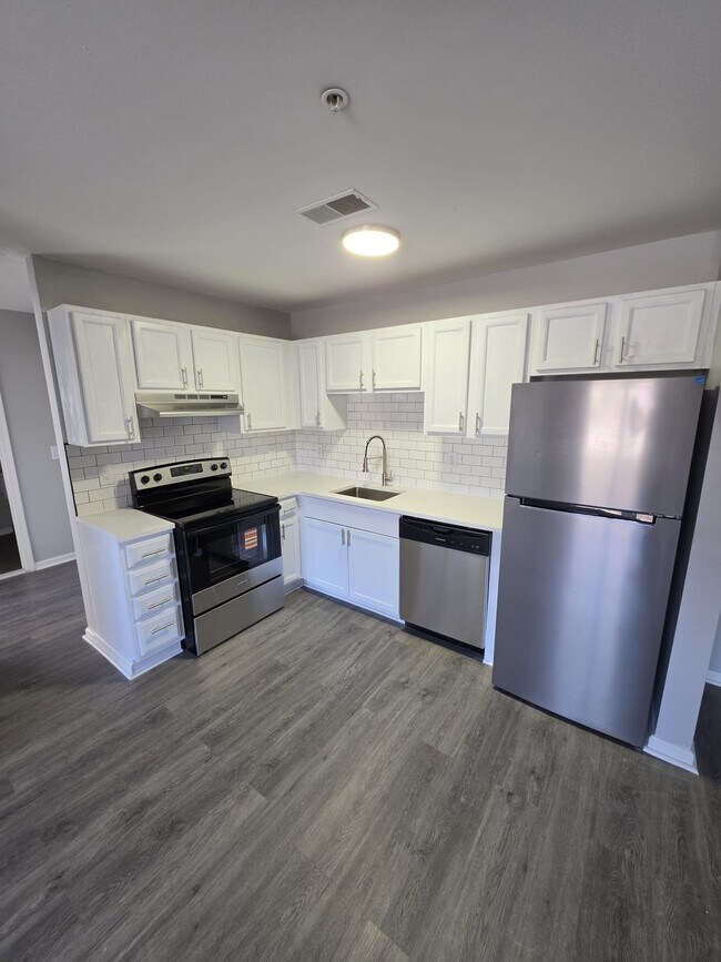 Building Photo - 223 N Tatnall St
