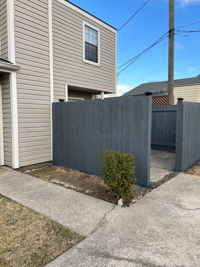 Private patio - 64 Dogwood Ln