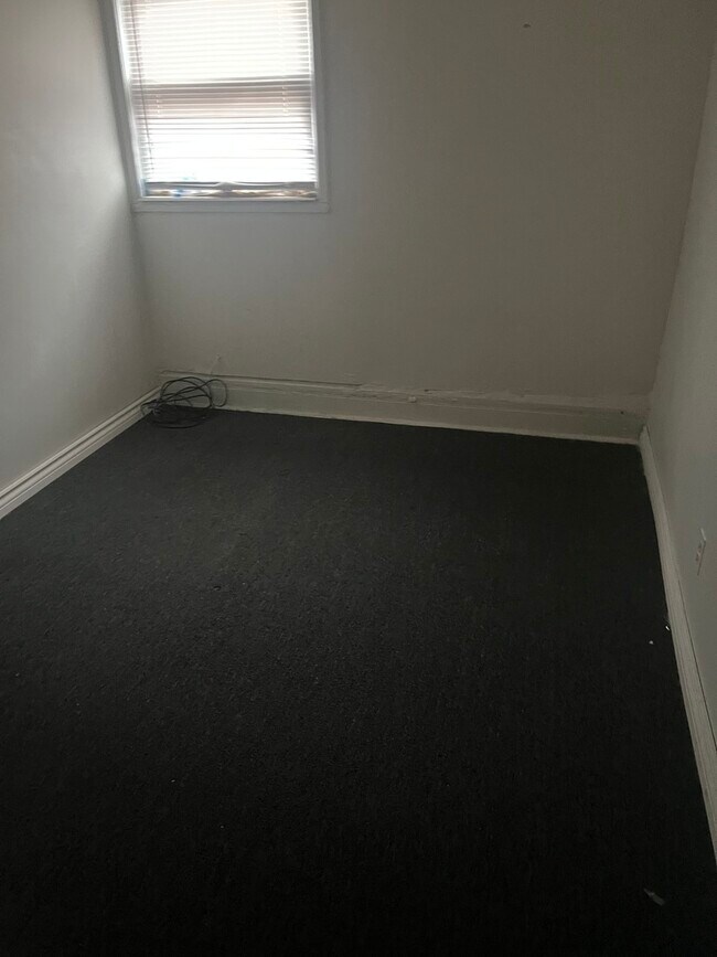 Building Photo - 1845 E 93rd St