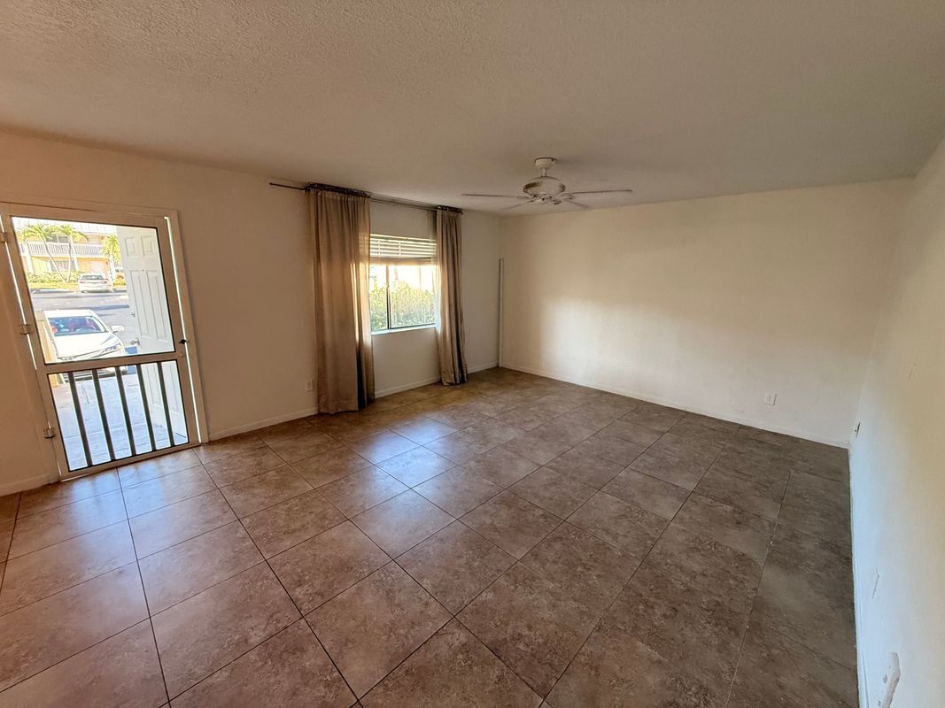 Building Photo - 4613 Bayshore Dr