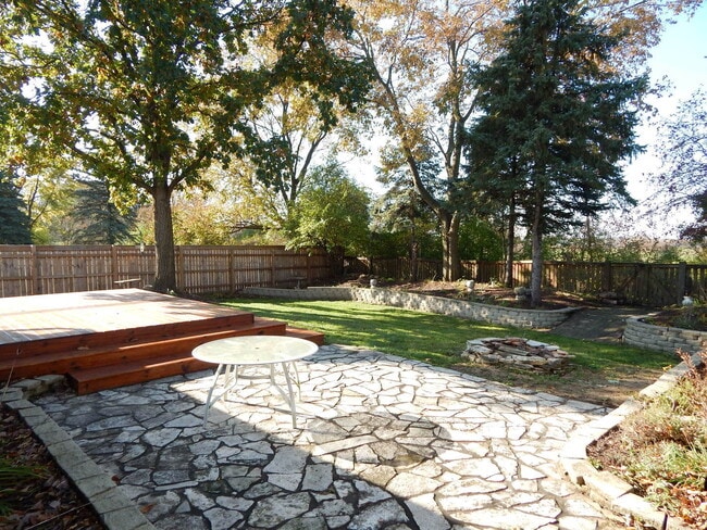 Building Photo - 1985 Navarone Dr