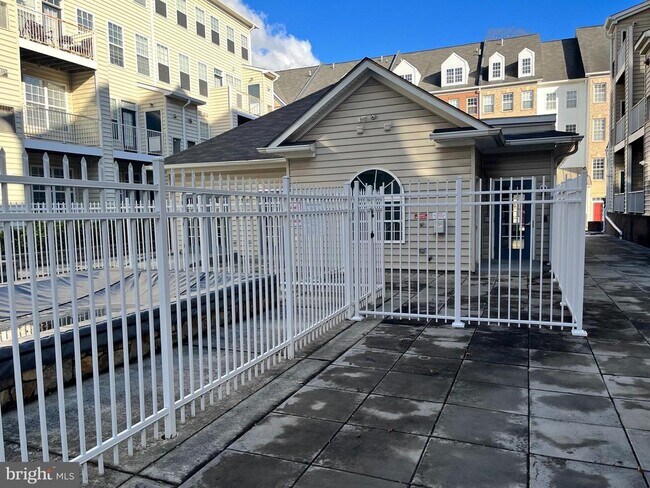 Building Photo - 2700 Bellforest Ct