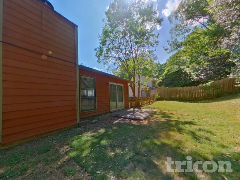 Building Photo - 9980 Lake Forest Way