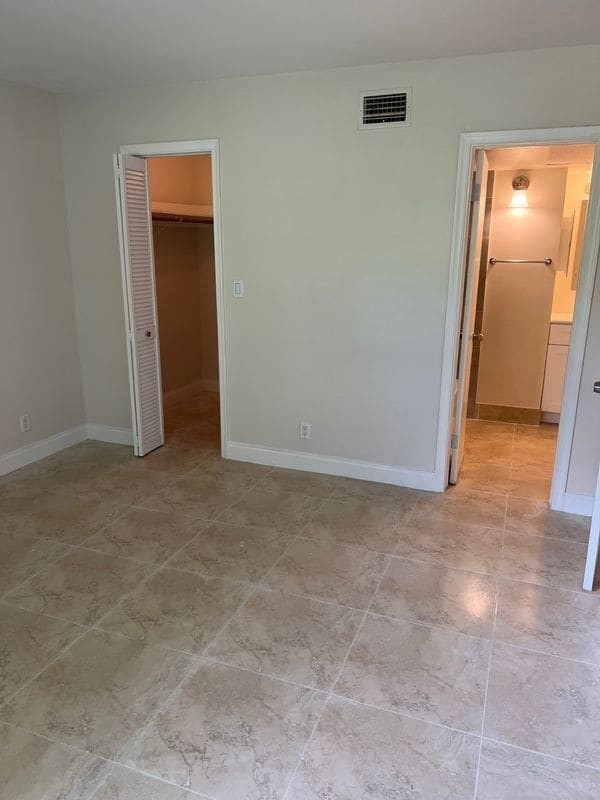 Building Photo - 3115 Oakland Shores Dr