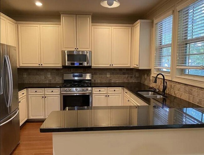 Building Photo - 815 Millwork Cir