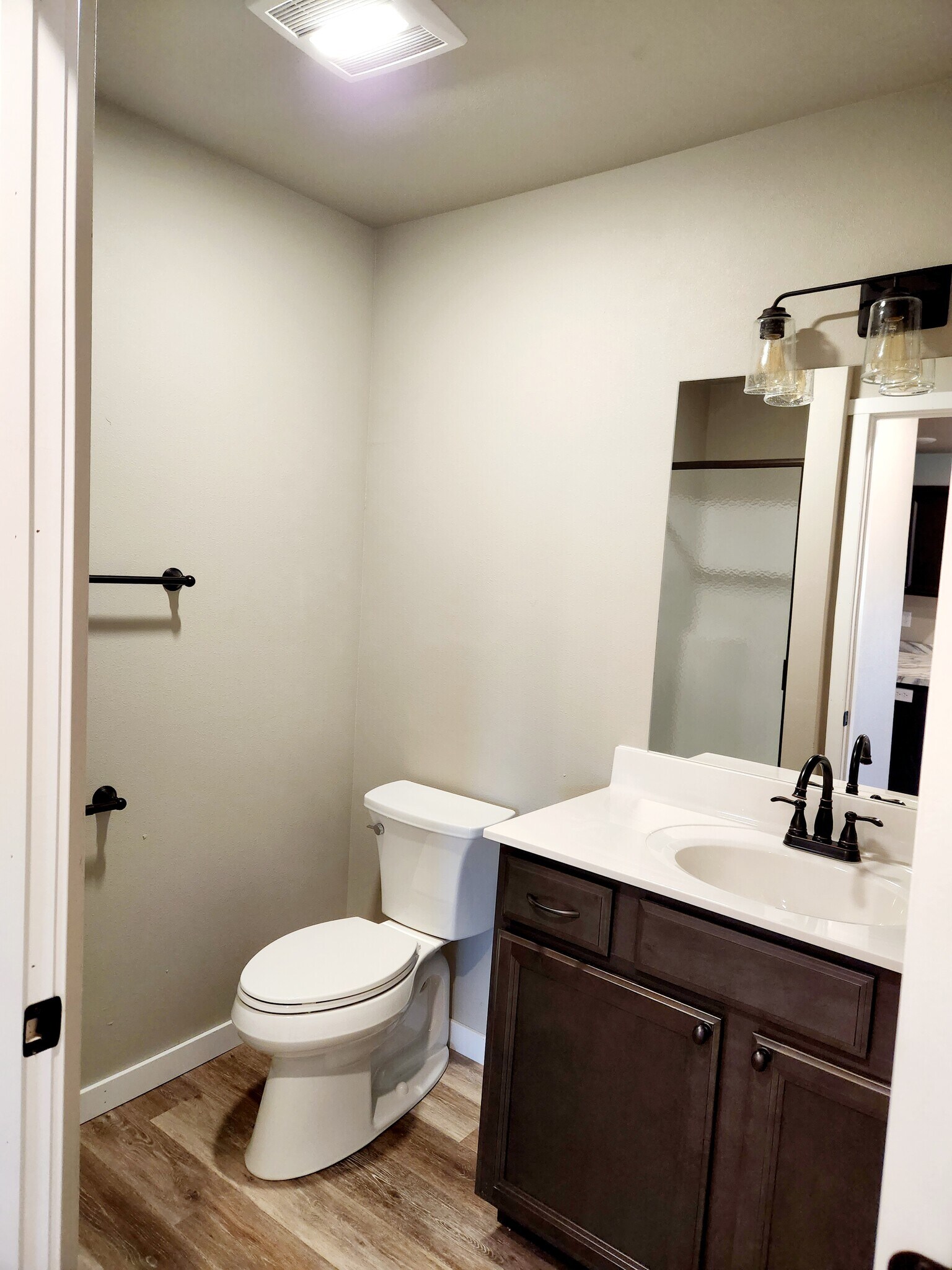 Building Photo - 105 Nieson St