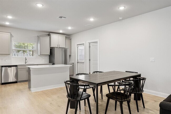 Building Photo - 1012 Legend Milton Ln