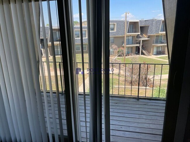 Building Photo - 2902 S Osage Ave