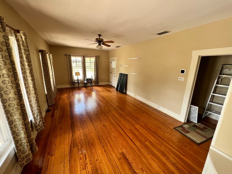 Living/Dining - 126 Abiso Ave