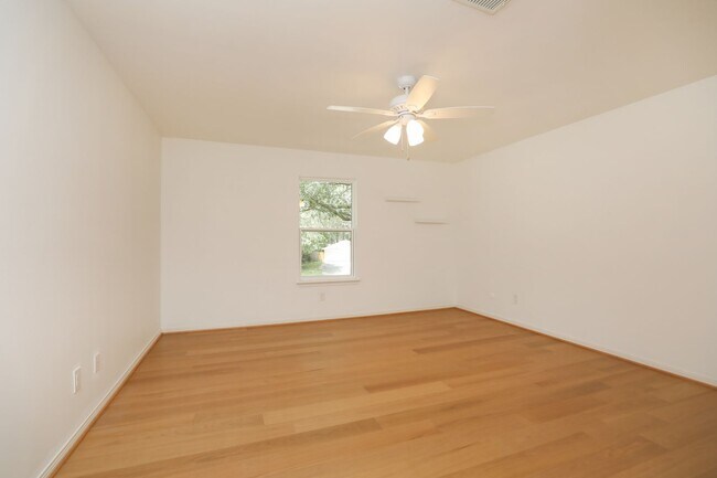 Building Photo - For Lease | 5 Bed, 2.5 Bath | 3,094 Sq Ft ...