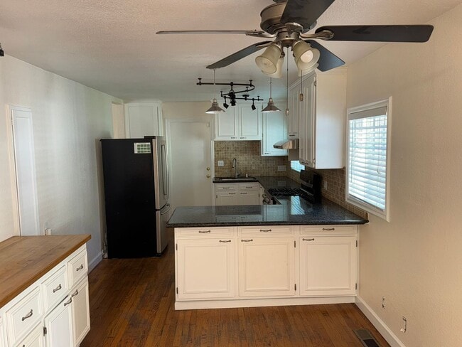 Building Photo - Just 2495.00 For This Lovely Home