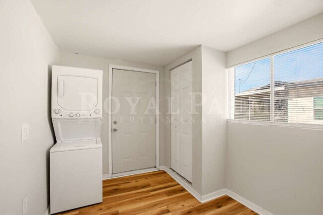 Building Photo - North Fort Myers has 99 Problems but this 1/1 Isn't It!