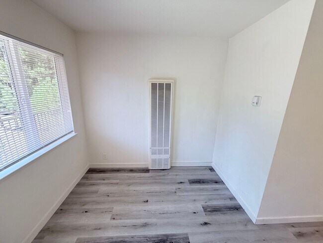 Building Photo - Pet friendly 1 bed apartment in South Lake Tahoe