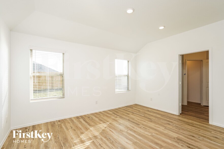 Building Photo - 7518 Oakmont Ave