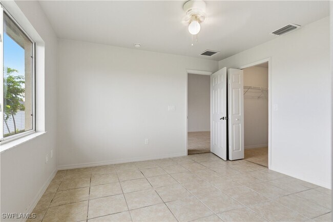 Building Photo - 516-518 SE 5th Pl