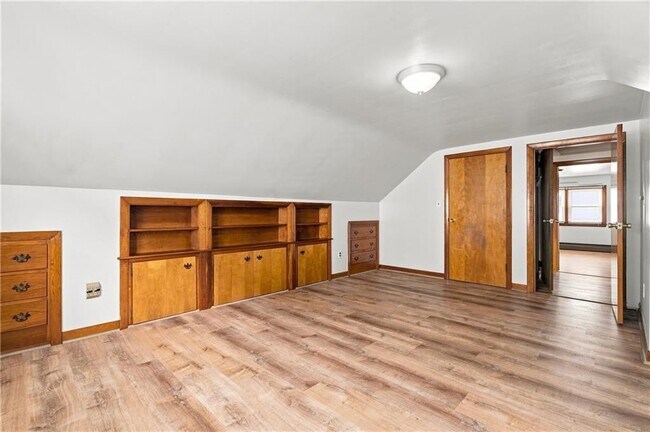 Building Photo - 23 Amory St