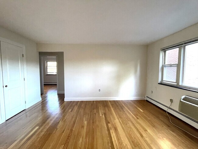 Building Photo - 580 Salem St