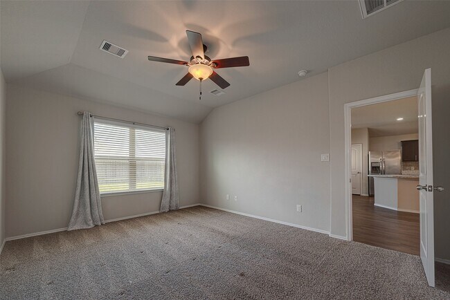 Building Photo - 14004 Lake Cres Dr