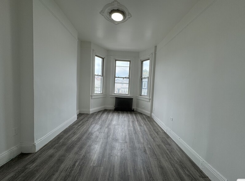 Building Photo - 72 Rose Ave