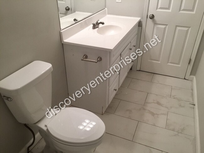 Building Photo - JUST REDUCED! 4 Bdrm / 2 Bath Home - 1st m...