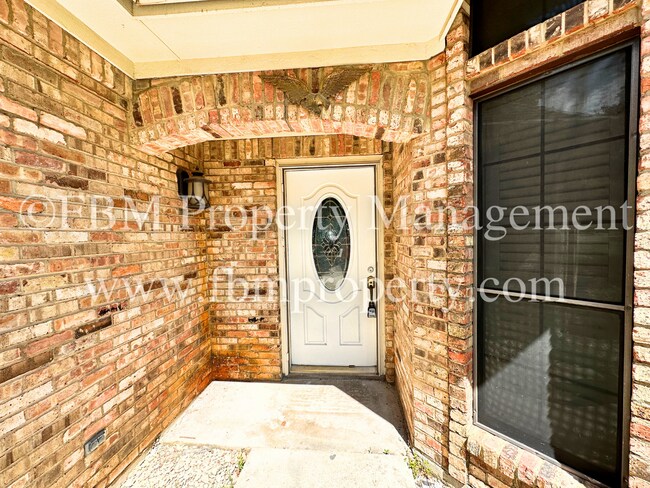 Building Photo - Charming 3 Bedroom, 2.5 Bathroom Home in A...