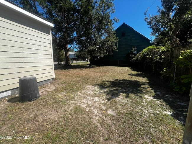 Building Photo - 202 Meares St