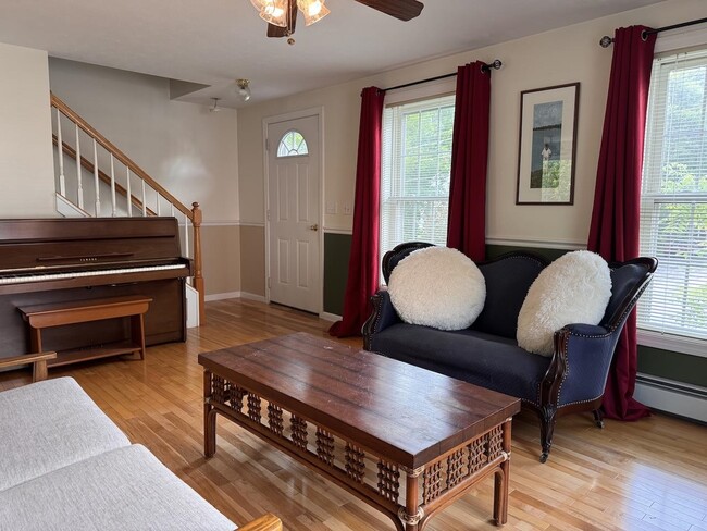 Building Photo - 26 Fowler St