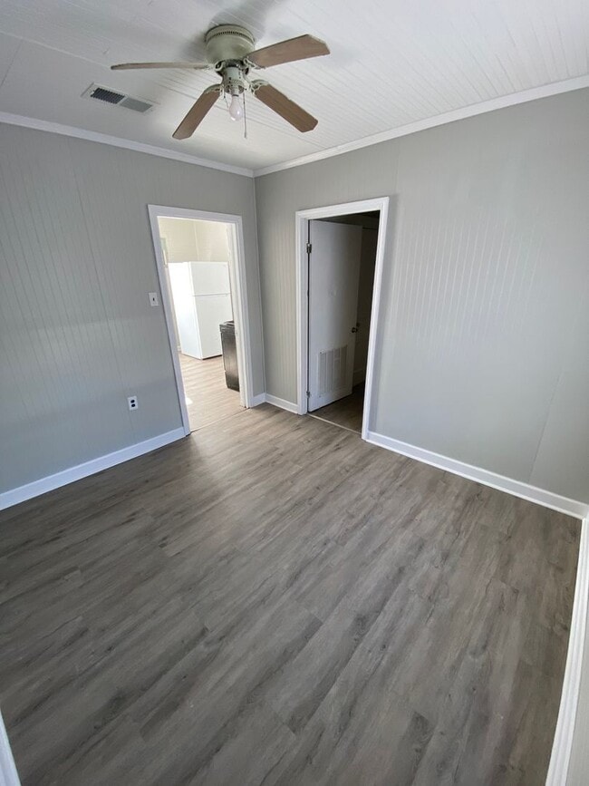 Building Photo - Charming & Efficient Living in the Heart of Houma