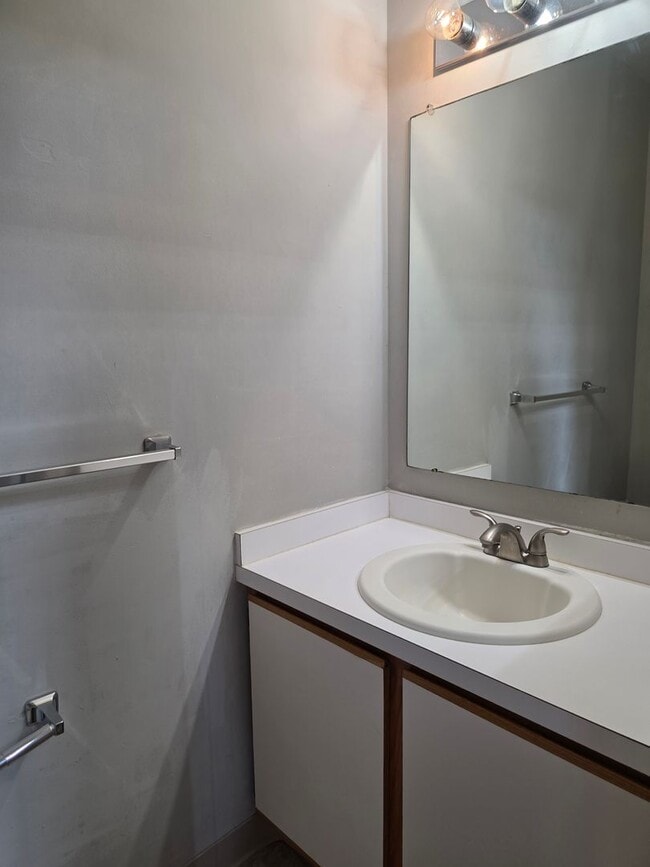Building Photo - Townhouse in Newark/Bear Area
