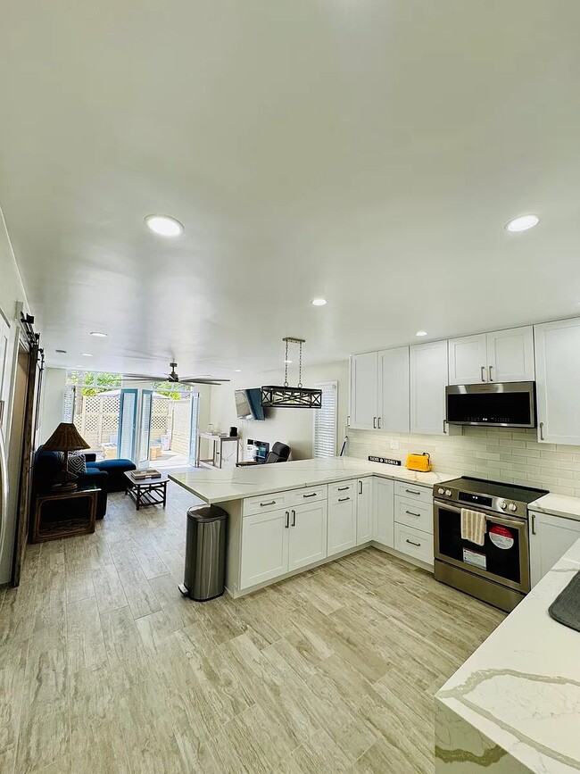 Building Photo - 738 Dover Ct