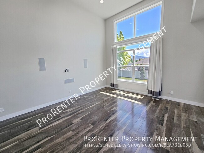 Building Photo - 1308 E Maple Way
