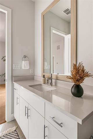 Building Photo - 381 E Greenbriar Ln