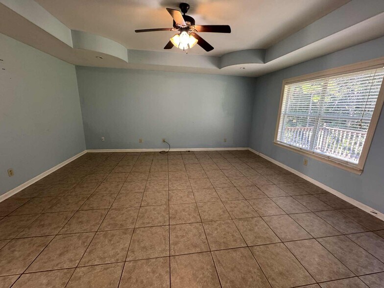 Building Photo - 6206 W Desoto St