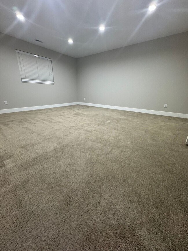 Building Photo - Beautiful Orem Basement Apartment for rent!