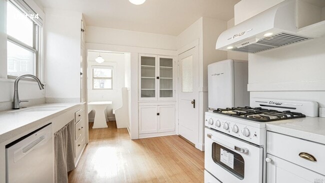 Building Photo - Eatons Historic 1 Bed/1 Bath ~ Downtown Petaluma